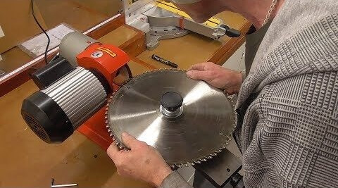 sharpen circular saw with grinder